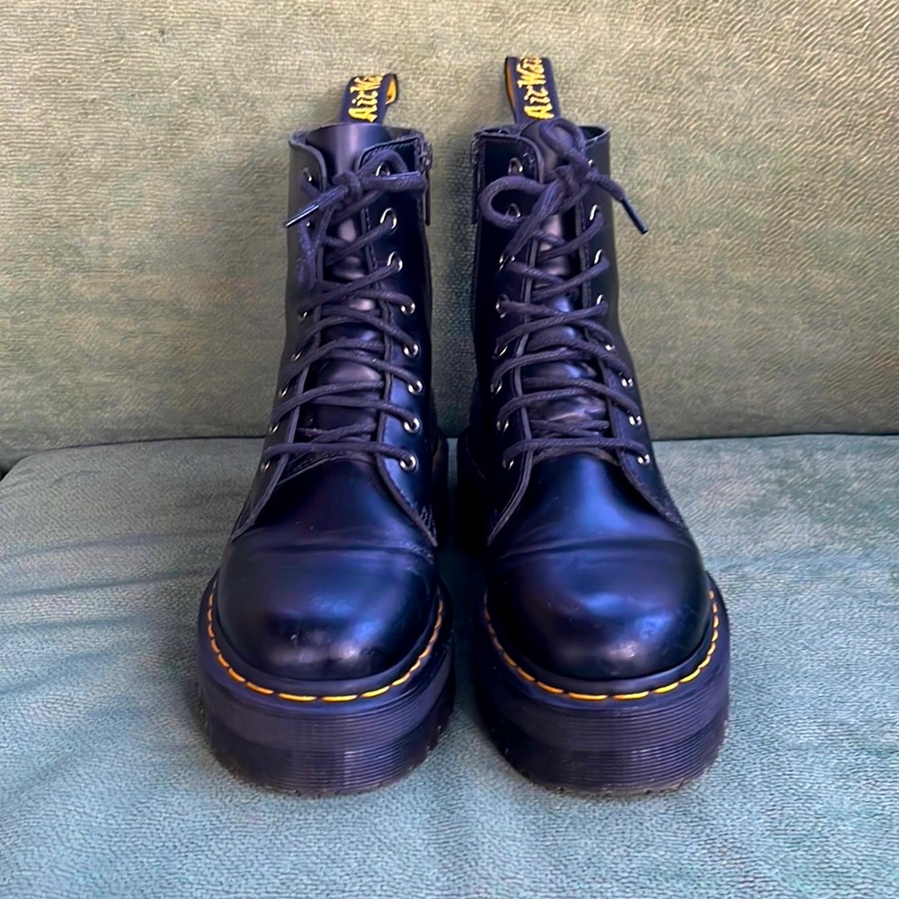 DR. MARTENS JADON PLATFORM Women US Size 7, EU Size 38, Men US Size 6